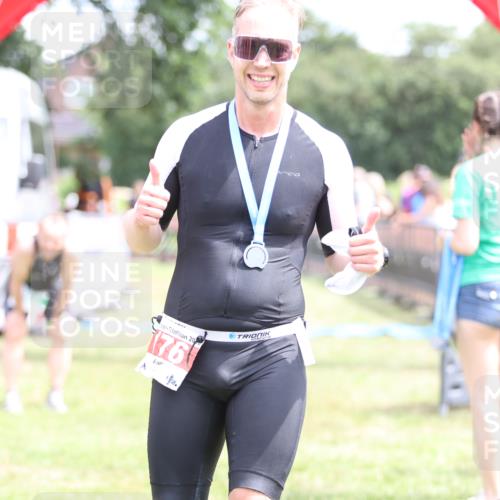 21.06.2026 - 29. Vierlanden-Triathlon Andreas Tolksdorf http://msf.ph/oto/9891333 21.06.2026 13:21:33 Ziel  meine-sportfotos.de