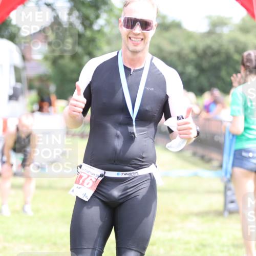 21.06.2026 - 29. Vierlanden-Triathlon Andreas Tolksdorf http://msf.ph/oto/9891334 21.06.2026 13:21:33 Ziel  meine-sportfotos.de