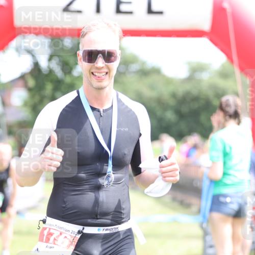 21.06.2026 - 29. Vierlanden-Triathlon Andreas Tolksdorf http://msf.ph/oto/9891337 21.06.2026 13:21:34 Ziel  meine-sportfotos.de