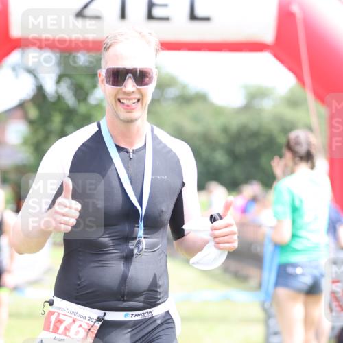 21.06.2026 - 29. Vierlanden-Triathlon Andreas Tolksdorf http://msf.ph/oto/9891338 21.06.2026 13:21:34 Ziel  meine-sportfotos.de