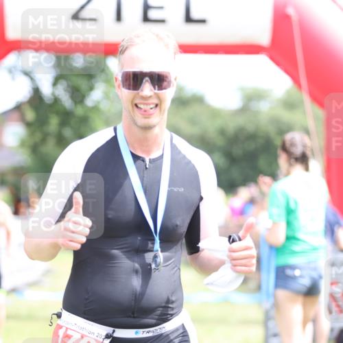 21.06.2026 - 29. Vierlanden-Triathlon Andreas Tolksdorf http://msf.ph/oto/9891340 21.06.2026 13:21:34 Ziel  meine-sportfotos.de
