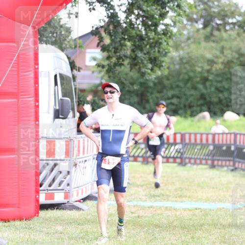 21.06.2026 - 29. Vierlanden-Triathlon Andreas Tolksdorf http://msf.ph/oto/9891356 21.06.2026 13:22:09 Ziel 195, 740, 195, 740 meine-sportfotos.de