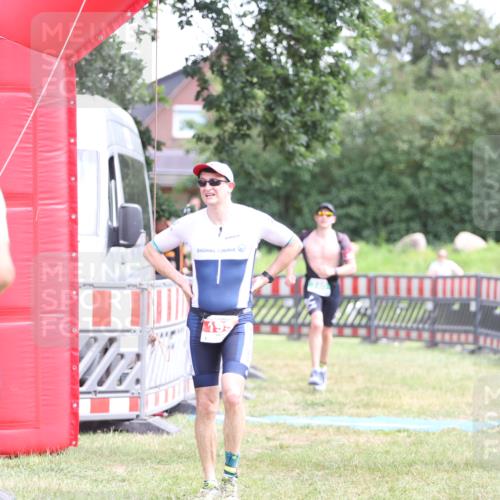 21.06.2026 - 29. Vierlanden-Triathlon Andreas Tolksdorf http://msf.ph/oto/9891362 21.06.2026 13:22:10 Ziel 195, 740, 1014, 195, 740, 1014 meine-sportfotos.de