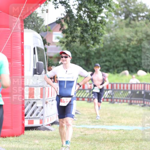 21.06.2026 - 29. Vierlanden-Triathlon Andreas Tolksdorf http://msf.ph/oto/9891364 21.06.2026 13:22:10 Ziel 195, 740, 1014, 195, 740, 1014 meine-sportfotos.de