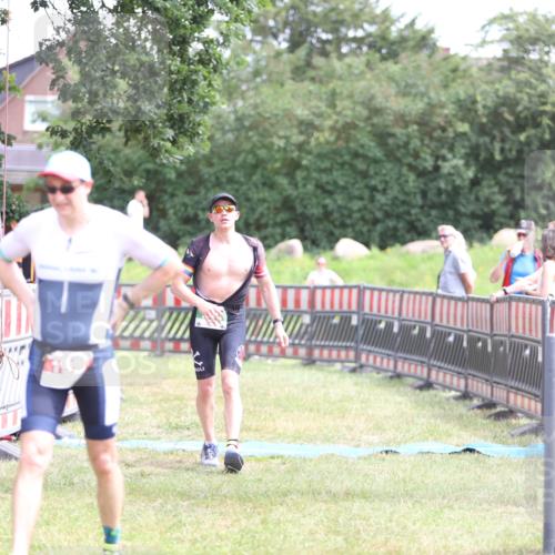 21.06.2026 - 29. Vierlanden-Triathlon Andreas Tolksdorf http://msf.ph/oto/9891365 21.06.2026 13:22:12 Ziel 740, 1014, 740, 1014 meine-sportfotos.de