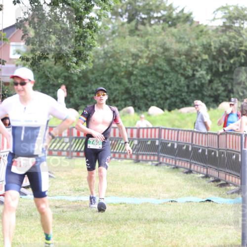 21.06.2026 - 29. Vierlanden-Triathlon Andreas Tolksdorf http://msf.ph/oto/9891366 21.06.2026 13:22:12 Ziel 740, 1014, 740, 1014 meine-sportfotos.de