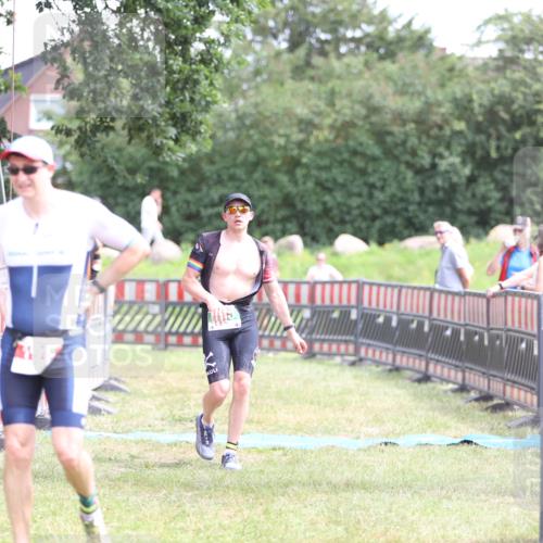 21.06.2026 - 29. Vierlanden-Triathlon Andreas Tolksdorf http://msf.ph/oto/9891369 21.06.2026 13:22:12 Ziel 740, 1014, 740, 1014 meine-sportfotos.de
