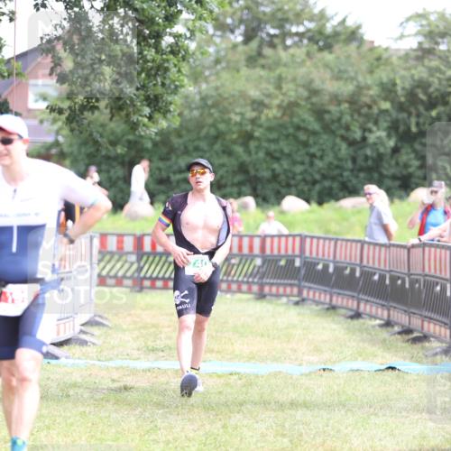 21.06.2026 - 29. Vierlanden-Triathlon Andreas Tolksdorf http://msf.ph/oto/9891372 21.06.2026 13:22:12 Ziel 740, 1014, 740, 1014 meine-sportfotos.de