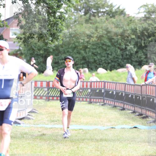 21.06.2026 - 29. Vierlanden-Triathlon Andreas Tolksdorf http://msf.ph/oto/9891373 21.06.2026 13:22:12 Ziel 740, 1014, 740, 1014 meine-sportfotos.de