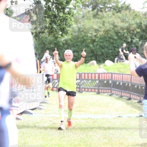 21.06.2026 - 29. Vierlanden-Triathlon Andreas Tolksdorf http://msf.ph/oto/9891394 21.06.2026 13:22:25 Ziel 293, 756, 779, 1014, 293, 756, 779, 1014 meine-sportfotos.de