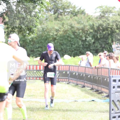 21.06.2026 - 29. Vierlanden-Triathlon Andreas Tolksdorf http://msf.ph/oto/9891402 21.06.2026 13:22:37 Ziel 756, 1017, 756, 1017 meine-sportfotos.de