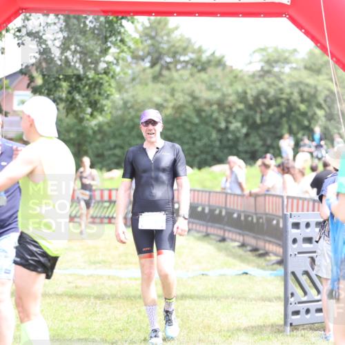 21.06.2026 - 29. Vierlanden-Triathlon Andreas Tolksdorf http://msf.ph/oto/9891415 21.06.2026 13:22:40 Ziel 756, 1017, 756, 1017 meine-sportfotos.de