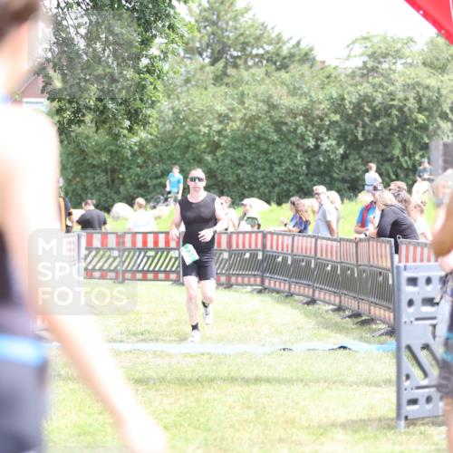 21.06.2026 - 29. Vierlanden-Triathlon Andreas Tolksdorf http://msf.ph/oto/9891431 21.06.2026 13:22:58 Ziel 630, 675, 729, 731, 630, 675, 729, 731 meine-sportfotos.de