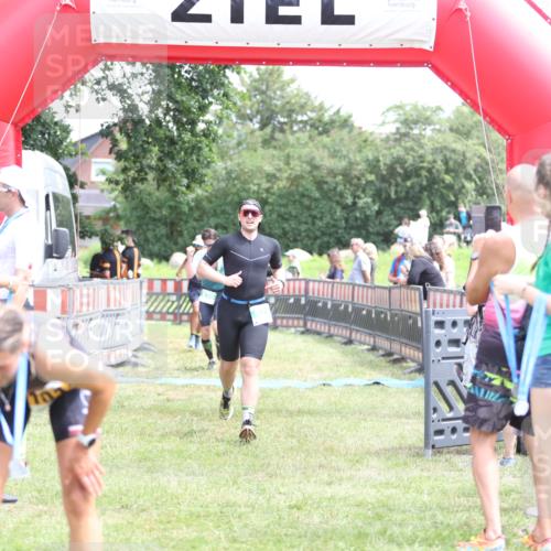 21.06.2026 - 29. Vierlanden-Triathlon Andreas Tolksdorf http://msf.ph/oto/9891448 21.06.2026 13:23:05 Ziel 39, 630, 675, 729, 39, 630, 675, 729 meine-sportfotos.de