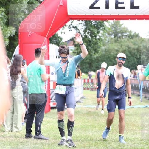 21.06.2026 - 29. Vierlanden-Triathlon Andreas Tolksdorf http://msf.ph/oto/9891459 21.06.2026 13:23:14 Ziel 39, 39 meine-sportfotos.de