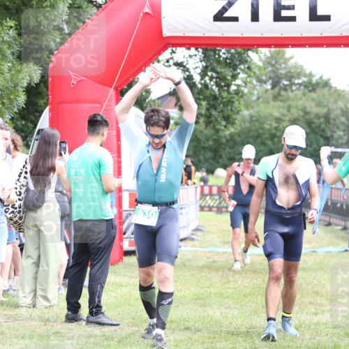 21.06.2026 - 29. Vierlanden-Triathlon Andreas Tolksdorf http://msf.ph/oto/9891463 21.06.2026 13:23:14 Ziel 39, 39 meine-sportfotos.de