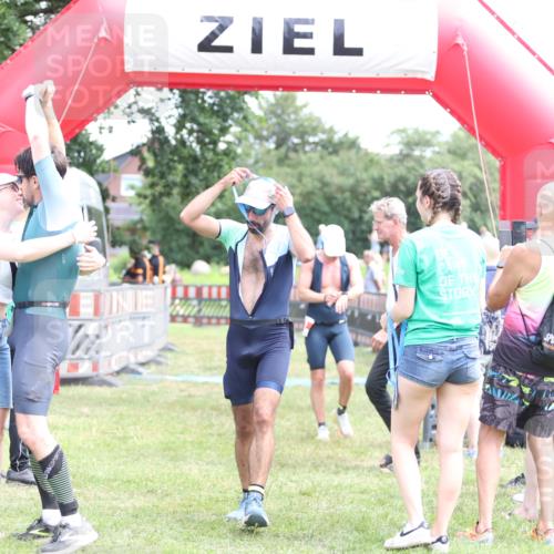 21.06.2026 - 29. Vierlanden-Triathlon Andreas Tolksdorf http://msf.ph/oto/9891464 21.06.2026 13:23:16 Ziel 39, 109, 39, 109 meine-sportfotos.de
