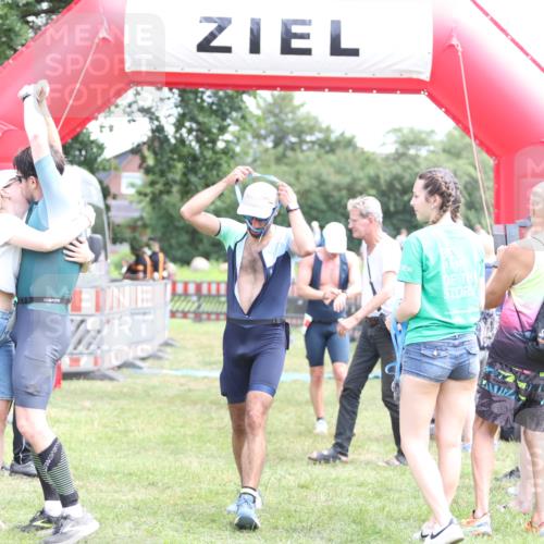 21.06.2026 - 29. Vierlanden-Triathlon Andreas Tolksdorf http://msf.ph/oto/9891467 21.06.2026 13:23:16 Ziel 39, 109, 39, 109 meine-sportfotos.de
