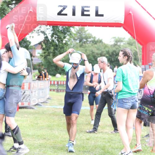 21.06.2026 - 29. Vierlanden-Triathlon Andreas Tolksdorf http://msf.ph/oto/9891468 21.06.2026 13:23:16 Ziel 39, 109, 39, 109 meine-sportfotos.de