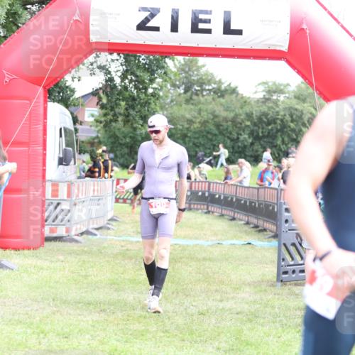 21.06.2026 - 29. Vierlanden-Triathlon Andreas Tolksdorf http://msf.ph/oto/9891477 21.06.2026 13:23:30 Ziel 109, 780, 109, 780 meine-sportfotos.de