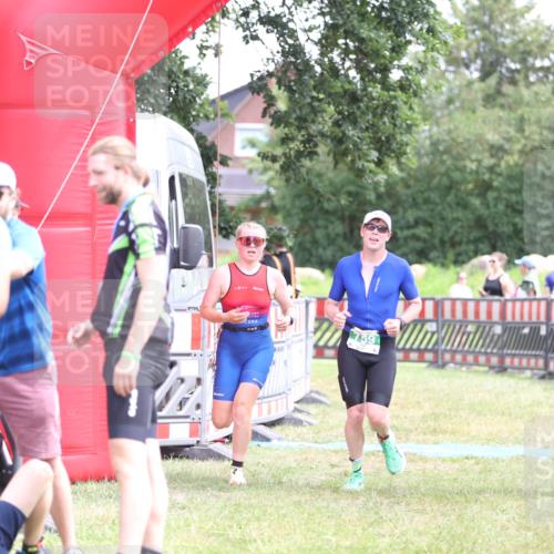 21.06.2026 - 29. Vierlanden-Triathlon Andreas Tolksdorf http://msf.ph/oto/9891497 21.06.2026 13:24:06 Ziel 633, 759, 983, 1000, 633, 759, 983, 1000 meine-sportfotos.de