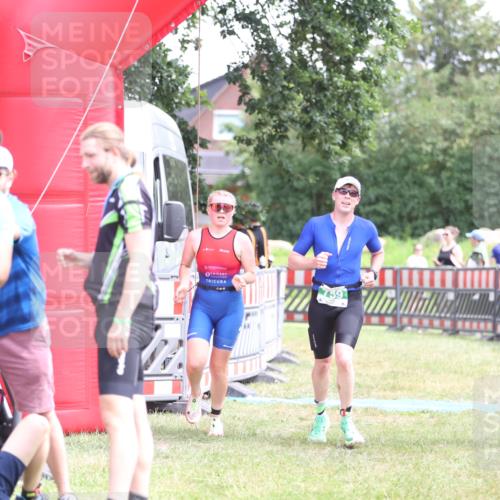 21.06.2026 - 29. Vierlanden-Triathlon Andreas Tolksdorf http://msf.ph/oto/9891499 21.06.2026 13:24:06 Ziel 633, 759, 983, 1000, 633, 759, 983, 1000 meine-sportfotos.de
