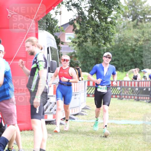 21.06.2026 - 29. Vierlanden-Triathlon Andreas Tolksdorf http://msf.ph/oto/9891501 21.06.2026 13:24:06 Ziel 633, 759, 983, 1000, 633, 759, 983, 1000 meine-sportfotos.de