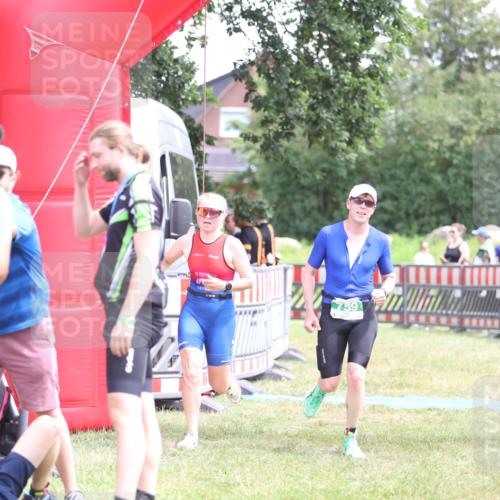 21.06.2026 - 29. Vierlanden-Triathlon Andreas Tolksdorf http://msf.ph/oto/9891504 21.06.2026 13:24:06 Ziel 633, 759, 983, 1000, 633, 759, 983, 1000 meine-sportfotos.de