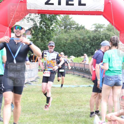 21.06.2026 - 29. Vierlanden-Triathlon Andreas Tolksdorf http://msf.ph/oto/9891594 21.06.2026 13:24:58 Ziel 717, 717 meine-sportfotos.de