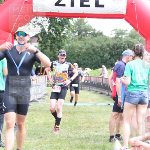 21.06.2026 - 29. Vierlanden-Triathlon Andreas Tolksdorf http://msf.ph/oto/9891595 21.06.2026 13:24:58 Ziel 717, 717 meine-sportfotos.de