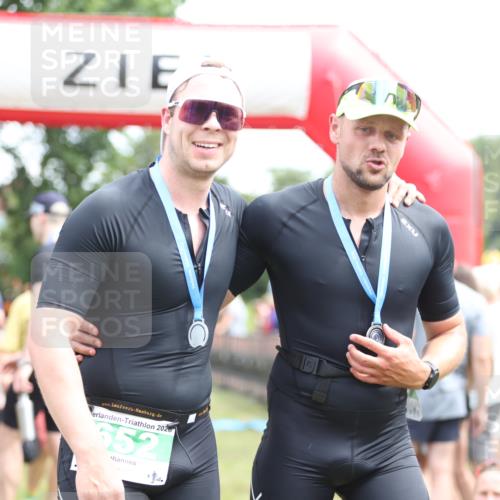21.06.2026 - 29. Vierlanden-Triathlon Andreas Tolksdorf http://msf.ph/oto/9891600 21.06.2026 13:25:11 Ziel 994, 994 meine-sportfotos.de