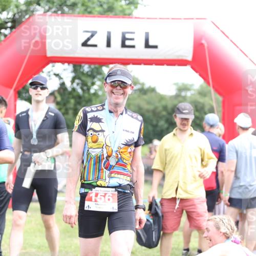 21.06.2026 - 29. Vierlanden-Triathlon Andreas Tolksdorf http://msf.ph/oto/9891604 21.06.2026 13:25:14 Ziel 994, 994 meine-sportfotos.de