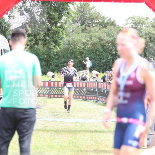 21.06.2026 - 29. Vierlanden-Triathlon Andreas Tolksdorf http://msf.ph/oto/9891609 21.06.2026 13:25:44 Ziel 44, 44 meine-sportfotos.de