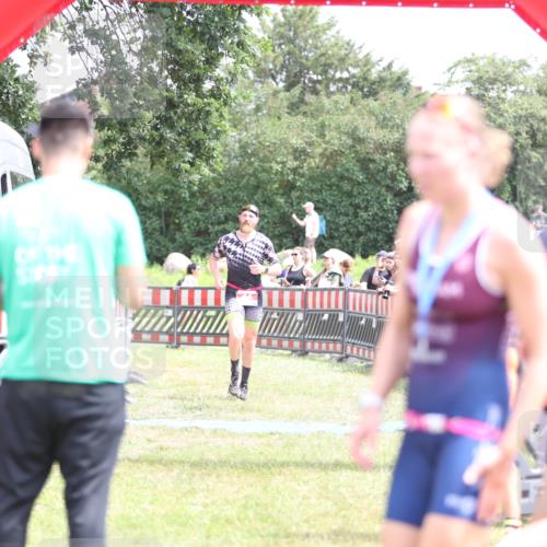 21.06.2026 - 29. Vierlanden-Triathlon Andreas Tolksdorf http://msf.ph/oto/9891610 21.06.2026 13:25:44 Ziel 44, 44 meine-sportfotos.de