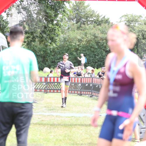 21.06.2026 - 29. Vierlanden-Triathlon Andreas Tolksdorf http://msf.ph/oto/9891611 21.06.2026 13:25:44 Ziel 44, 44 meine-sportfotos.de