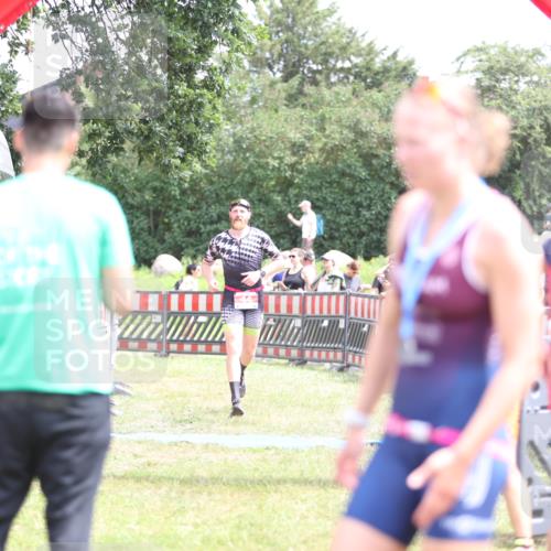 21.06.2026 - 29. Vierlanden-Triathlon Andreas Tolksdorf http://msf.ph/oto/9891613 21.06.2026 13:25:44 Ziel 44, 44 meine-sportfotos.de