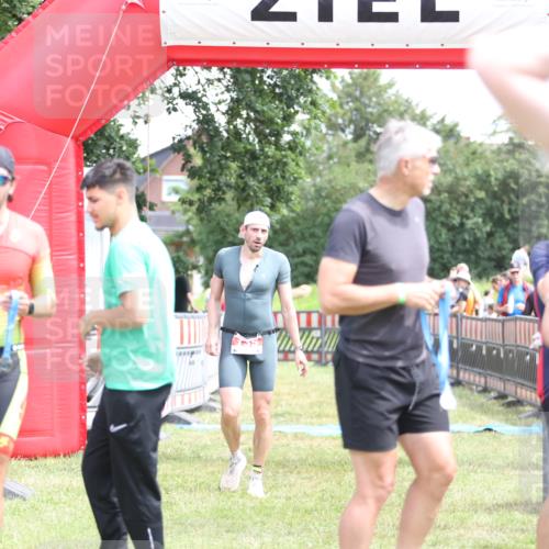 21.06.2026 - 29. Vierlanden-Triathlon Andreas Tolksdorf http://msf.ph/oto/9891643 21.06.2026 13:26:21 Ziel 135, 135 meine-sportfotos.de
