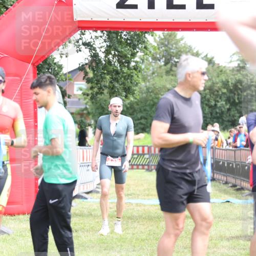21.06.2026 - 29. Vierlanden-Triathlon Andreas Tolksdorf http://msf.ph/oto/9891645 21.06.2026 13:26:21 Ziel 135, 135 meine-sportfotos.de