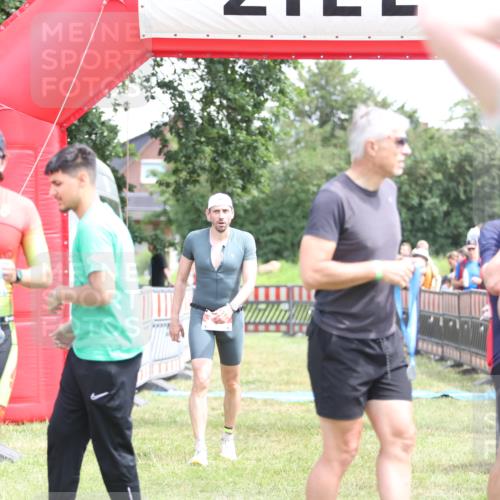 21.06.2026 - 29. Vierlanden-Triathlon Andreas Tolksdorf http://msf.ph/oto/9891646 21.06.2026 13:26:21 Ziel 135, 135 meine-sportfotos.de