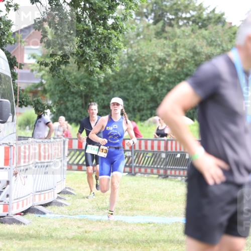 21.06.2026 - 29. Vierlanden-Triathlon Andreas Tolksdorf http://msf.ph/oto/9891651 21.06.2026 13:26:36 Ziel 817, 1013, 817, 1013 meine-sportfotos.de