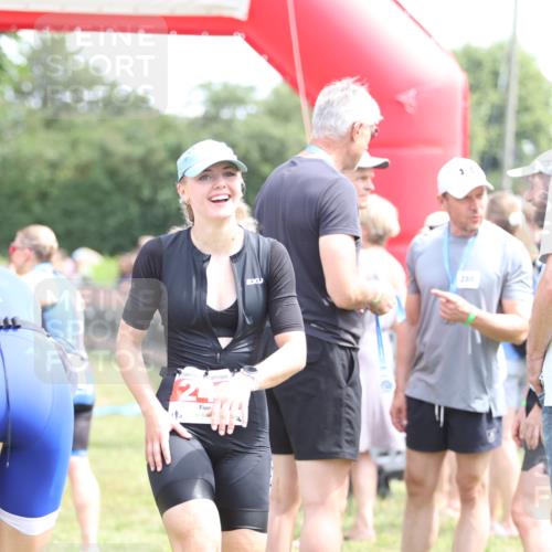 21.06.2026 - 29. Vierlanden-Triathlon Andreas Tolksdorf http://msf.ph/oto/9891667 21.06.2026 13:27:05 Ziel 242, 242 meine-sportfotos.de