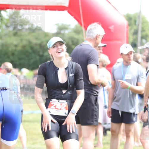 21.06.2026 - 29. Vierlanden-Triathlon Andreas Tolksdorf http://msf.ph/oto/9891669 21.06.2026 13:27:05 Ziel 242, 242 meine-sportfotos.de