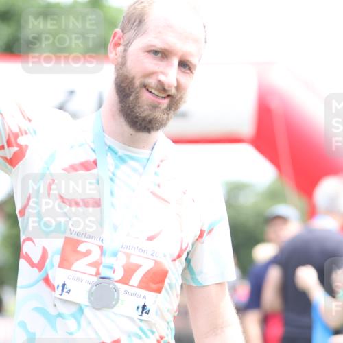 21.06.2026 - 29. Vierlanden-Triathlon Andreas Tolksdorf http://msf.ph/oto/9891674 21.06.2026 13:27:35 Ziel 727, 995, 1015, 727, 995, 1015 meine-sportfotos.de