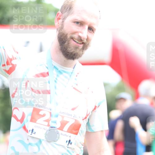 21.06.2026 - 29. Vierlanden-Triathlon Andreas Tolksdorf http://msf.ph/oto/9891675 21.06.2026 13:27:35 Ziel 727, 995, 1015, 727, 995, 1015 meine-sportfotos.de