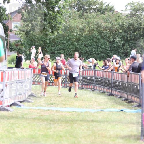 21.06.2026 - 29. Vierlanden-Triathlon Andreas Tolksdorf http://msf.ph/oto/9891678 21.06.2026 13:27:41 Ziel 727, 990, 995, 1015, 727, 990, 995, 1015 meine-sportfotos.de