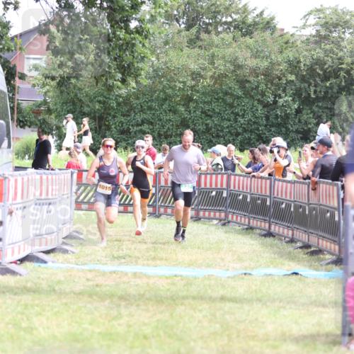 21.06.2026 - 29. Vierlanden-Triathlon Andreas Tolksdorf http://msf.ph/oto/9891681 21.06.2026 13:27:41 Ziel 727, 990, 995, 1015, 727, 990, 995, 1015 meine-sportfotos.de