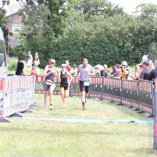 21.06.2026 - 29. Vierlanden-Triathlon Andreas Tolksdorf http://msf.ph/oto/9891683 21.06.2026 13:27:41 Ziel 727, 990, 995, 1015, 727, 990, 995, 1015 meine-sportfotos.de