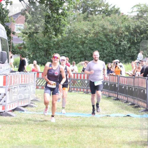 21.06.2026 - 29. Vierlanden-Triathlon Andreas Tolksdorf http://msf.ph/oto/9891688 21.06.2026 13:27:43 Ziel 727, 990, 995, 1015, 727, 990, 995, 1015 meine-sportfotos.de