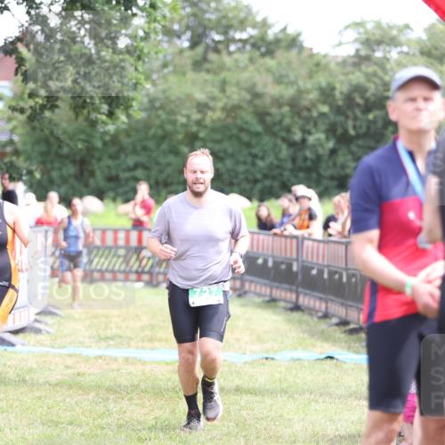 21.06.2026 - 29. Vierlanden-Triathlon Andreas Tolksdorf http://msf.ph/oto/9891692 21.06.2026 13:27:45 Ziel 727, 990, 995, 1015, 727, 990, 995, 1015 meine-sportfotos.de