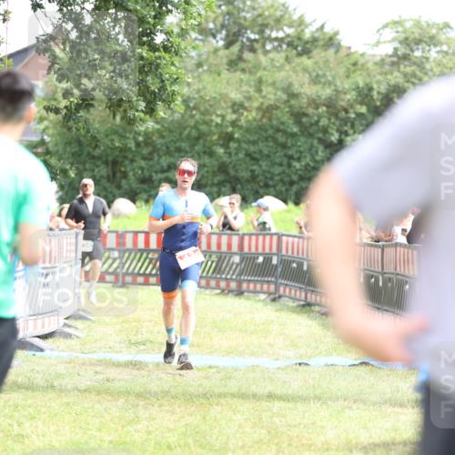 21.06.2026 - 29. Vierlanden-Triathlon Andreas Tolksdorf http://msf.ph/oto/9891701 21.06.2026 13:28:01 Ziel 43, 724, 43, 724 meine-sportfotos.de